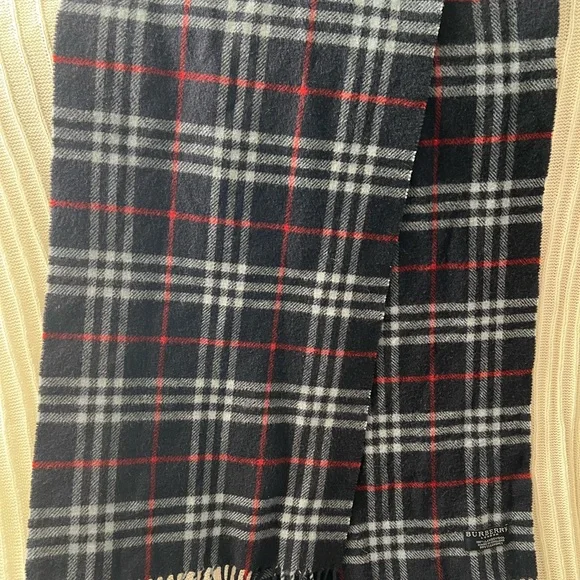 Burberry Lambswool Scarf - Picture 3 of 3